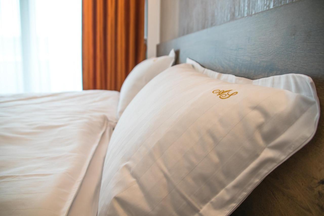 Hotel Angel Sofia Falticeni Ngoại thất bức ảnh