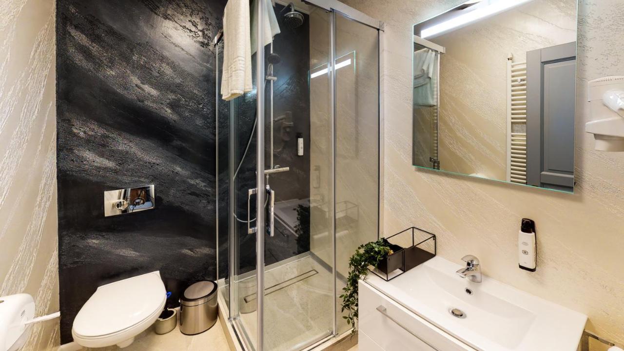 Hotel Angel Sofia Falticeni Ngoại thất bức ảnh