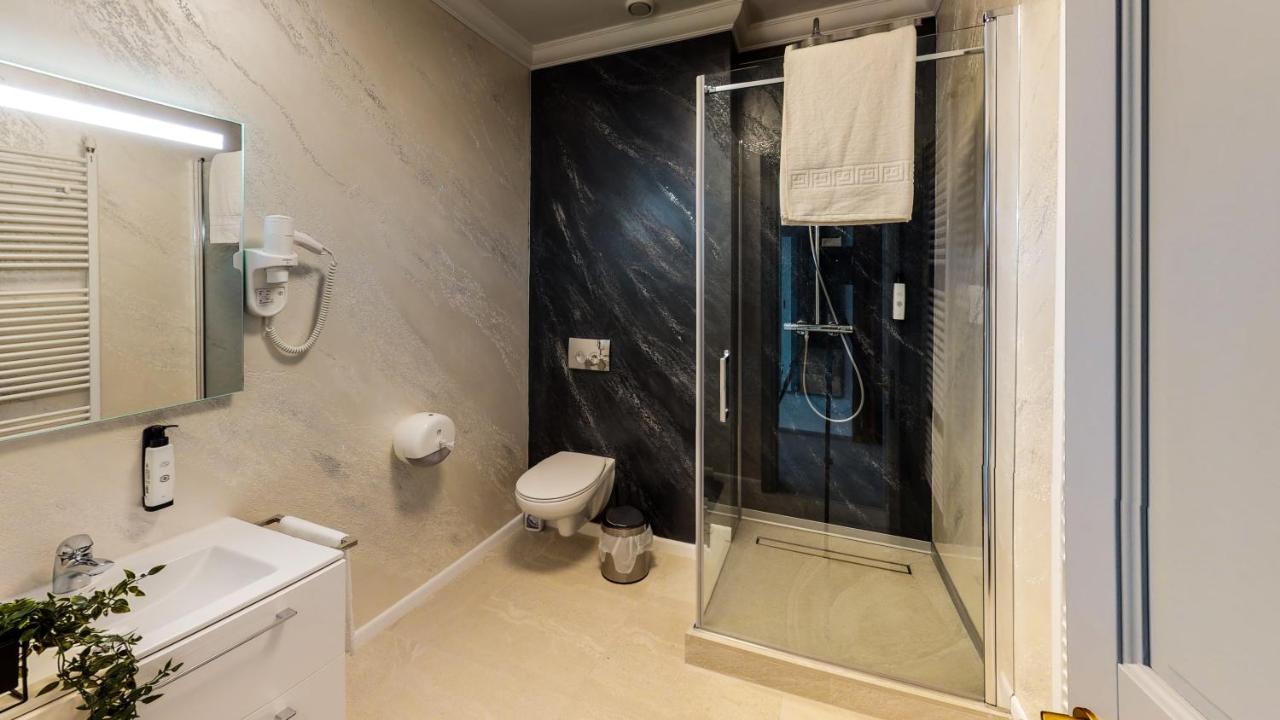 Hotel Angel Sofia Falticeni Ngoại thất bức ảnh