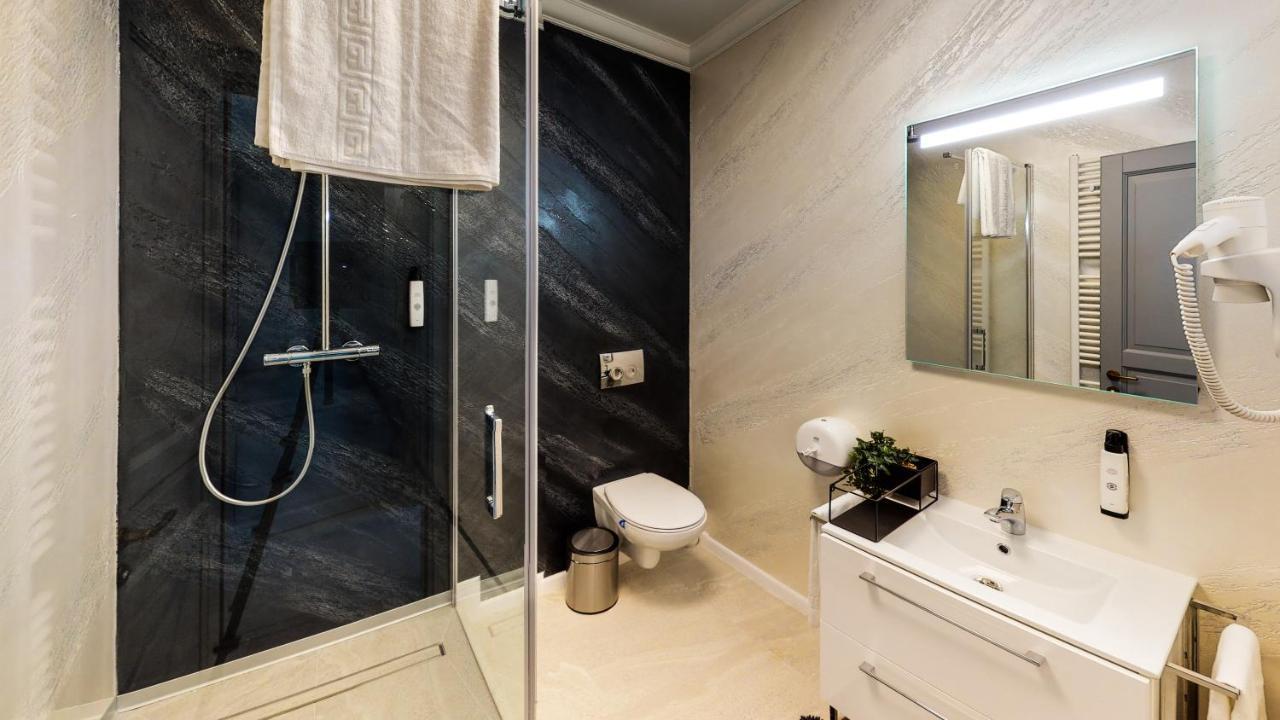 Hotel Angel Sofia Falticeni Ngoại thất bức ảnh