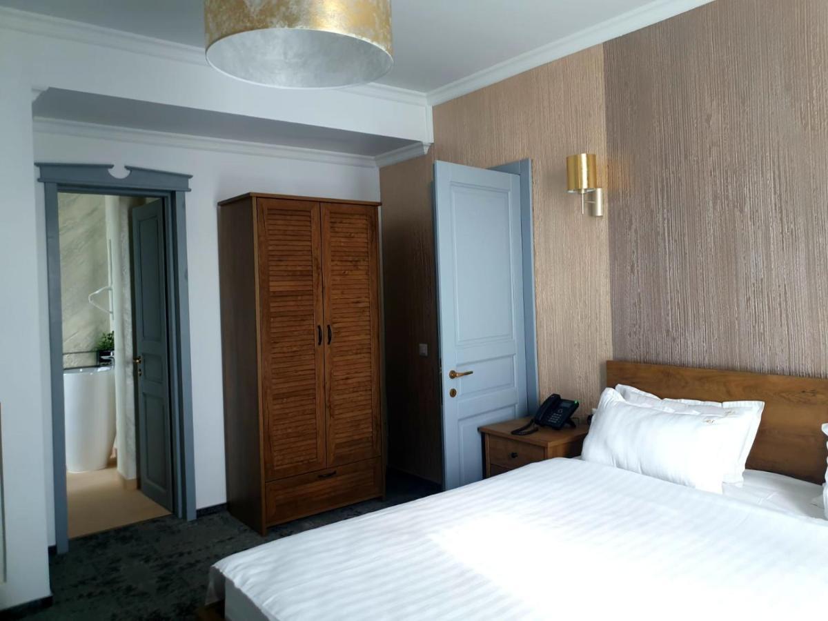Hotel Angel Sofia Falticeni Ngoại thất bức ảnh