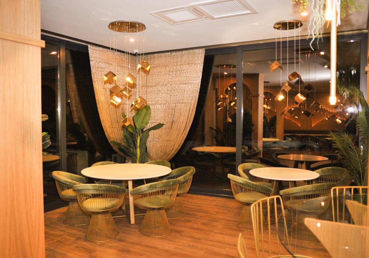 Hotel Angel Sofia Falticeni Ngoại thất bức ảnh