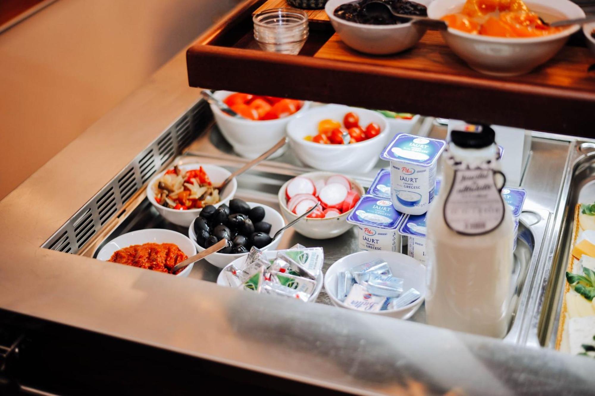 Hotel Angel Sofia Falticeni Ngoại thất bức ảnh