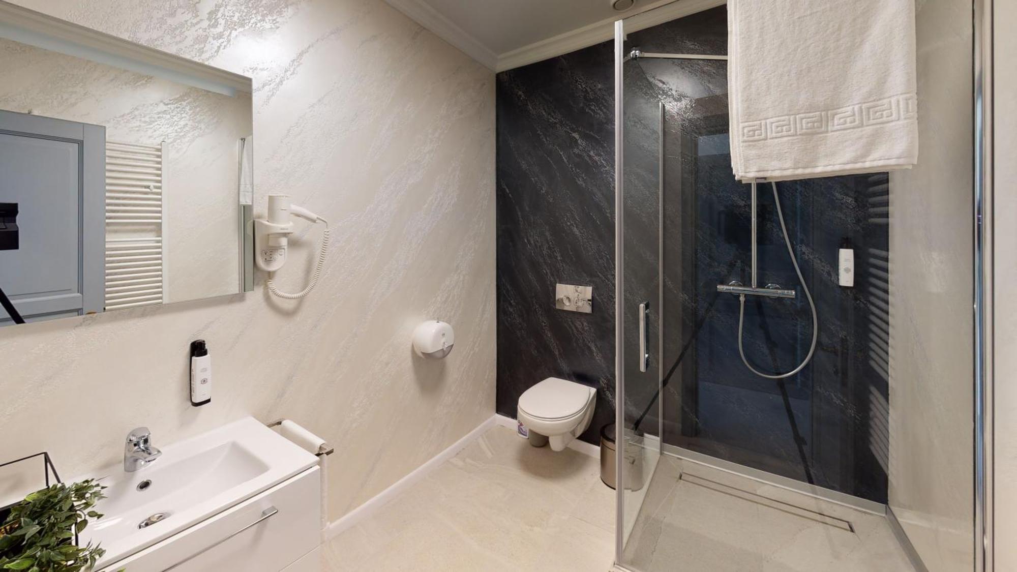 Hotel Angel Sofia Falticeni Ngoại thất bức ảnh
